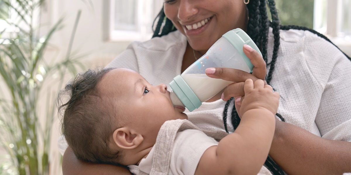 Baby drinks bottle in best sale 5 minutes