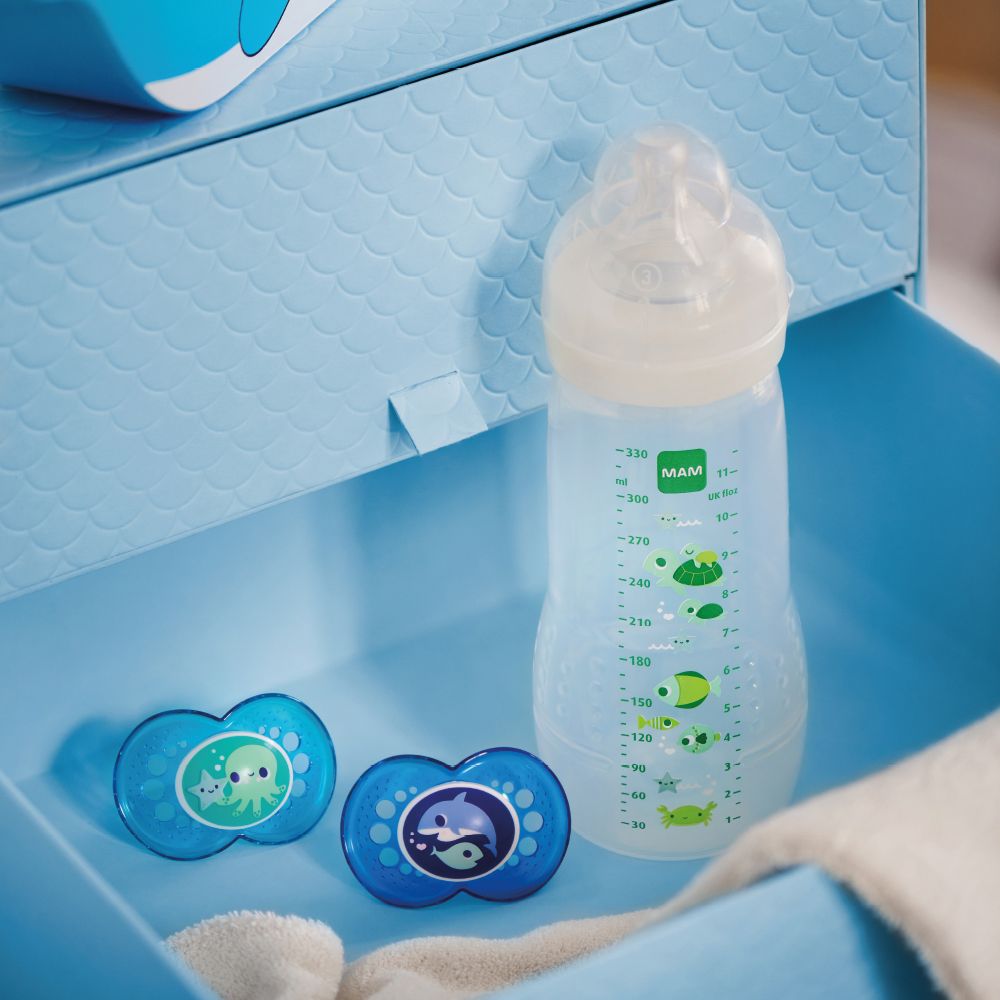 MAM Lot de 2 Biberons Easy Active 2ème Âge Bleu - 330 ml - Biberon MAM sur  L'Armoire de Bébé